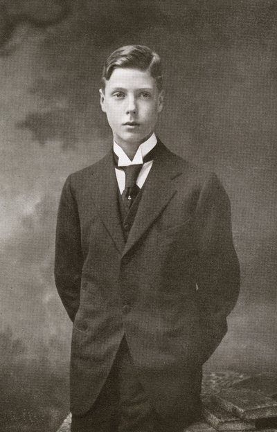 1913年にロンドンで出版された「1912年」のHRHプリンスエドワード 作： English Photographer