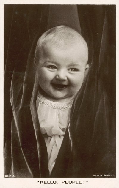 皆さん、こんにちは！子供の笑顔 作： English Photographer