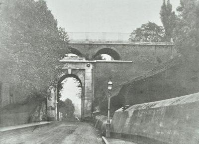 ハイゲートアーチウェイ、アーチウェイロードブリッジ：古い橋の概観、1896 作： English Photographer
