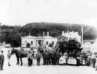 Holidaymaker Stagecoach、1880年代頃 作： English Photographer