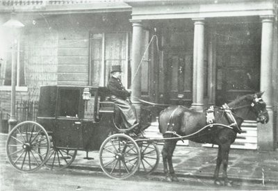 馬車、1890 作： English Photographer