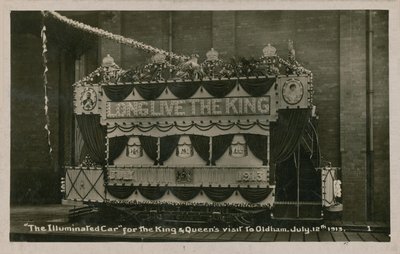 1913年7月12日、王と女王のオルダム訪問を記念してライトアップされた路面電車。1913年にポストカードが送られました。 作： English Photographer