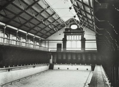ローリーグローブバス：デプトフォードで最初の公衆浴場、ファーストクラスのバス、1898年 作： English Photographer