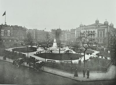 レスタースクエア、ウェストミンスターLB：北東を見る、1896 作： English Photographer
