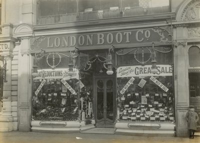 London Boot Company 作： English Photographer