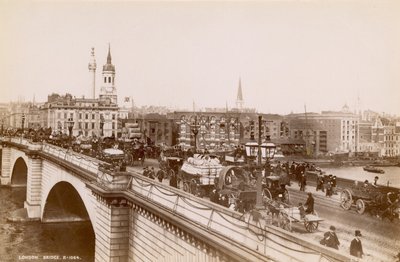 19世紀後半のロンドン橋 作： English Photographer