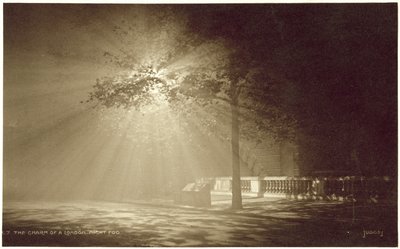 ロンドンの夜霧（モノクロ写真） 作： English Photographer