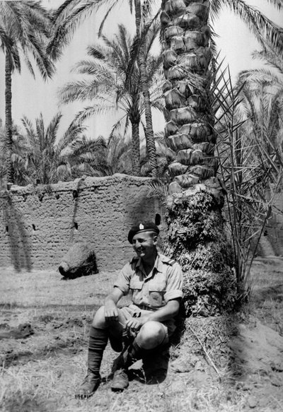 ルイコーエン、WHJセール少佐が編集したアルバム、1943年 作： English Photographer