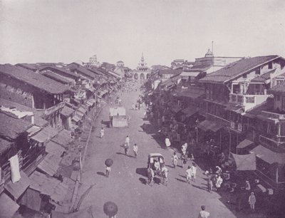 メインストリート、バローダ 作： English Photographer