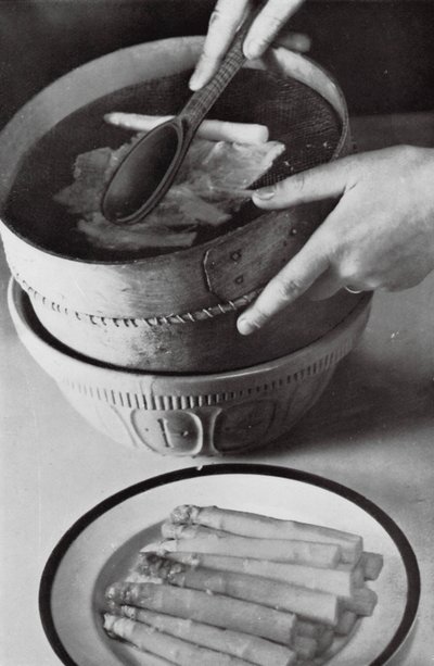 野菜のクリームスープを作る（モノクロ写真） 作： English Photographer