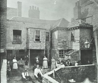 マーケットコート、ロンドン、1868 作： English Photographer