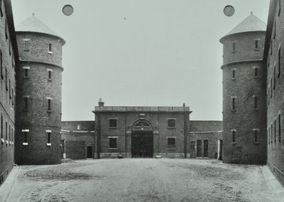ミルバンク刑務所：ダウン、メインの廊下、1885 作： English Photographer