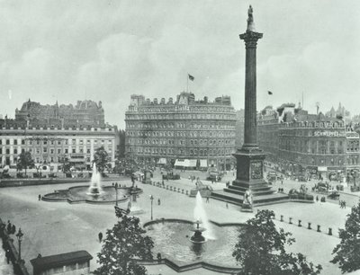 ネルソンズコラム、トラファルガースクエア、ウェストミンスターLB：南東を見る、1895 作： English Photographer