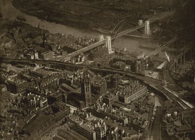 ニューカッスル・アポン・タイン：ニューカッスル・アポン・タインとタイン橋（モノクロ写真） 作： English Photographer