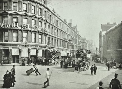 ロンドンのオールドベイリーから東を望むニューゲートストリート、1890年 作： English Photographer