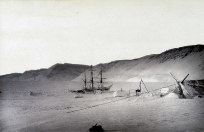 北極点：ディスカバリー湾、冬 - G.S.ナレス編『1875-76年極地見聞記』所収。ロンドン 作： English Photographer