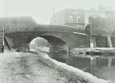古い勝利橋、1895 作： English Photographer