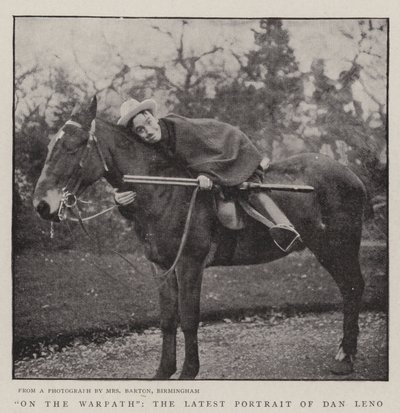 ウォーパスでは、ダンレノの最新の肖像画 作： English Photographer