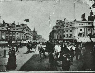 オックスフォードサーカス、ウェストミンスターLB：東向き、1895 作： English Photographer