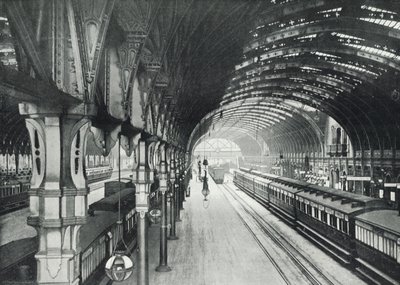 パディントン駅、プラットフォームの全景（モノクロ写真 作： English Photographer