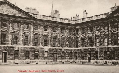 オックスフォード大学クライスト・チャーチ、ペックウォーター・クアドラングル（モノクロ写真 作： English Photographer