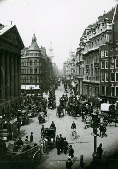 1880年代にマンションの家の外のトラフィックのペニーファーシング 作： English Photographer