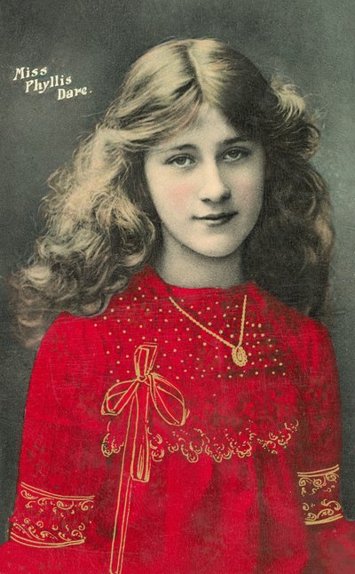 フィリス・デア、イギリスの舞台女優、歌手、少女時代（カラー写真） 作： English Photographer