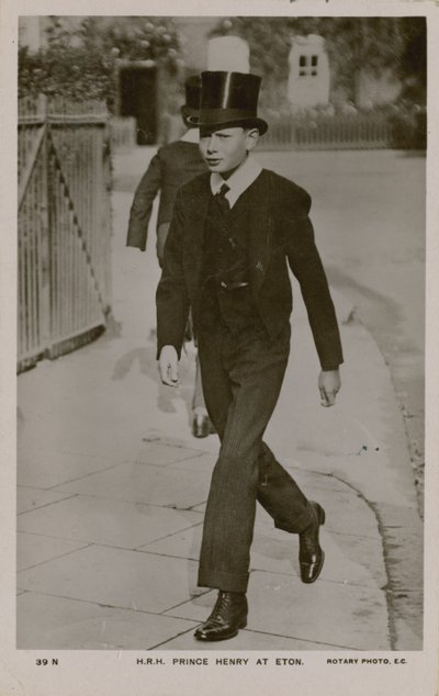 1913年に送付されたイートンでのHRHヘンリー王子のポストカード 作： English Photographer
