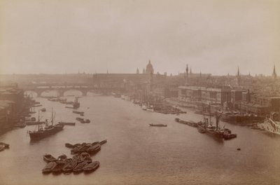 テムズ川が見えるハガキ 作： English Photographer