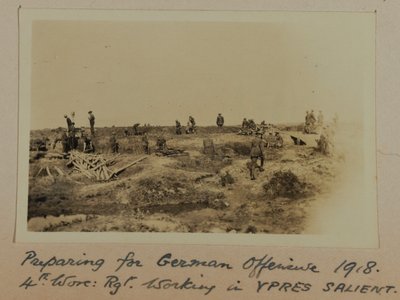 1918年のドイツの攻勢1918年の準備。4番目のWorc：Rgt。 YPRES SALIENTで働く 作： English Photographer