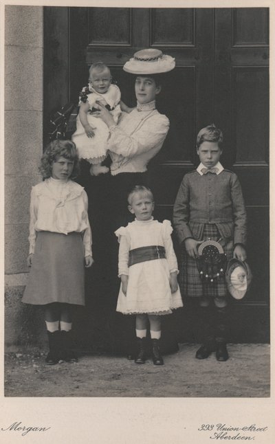 アレクサンドラ姫と4人の子供 作： English Photographer