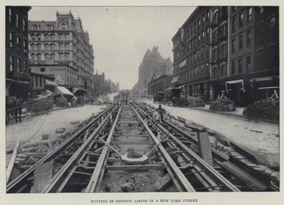 ニューヨークの道路に電線管を敷設する様子（モノクロ写真 作： English Photographer