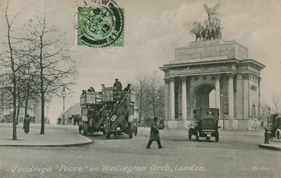 ロンドンのウェリントンアーチのQuadriga平和。 1913年に送られたはがき。 作： English Photographer