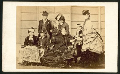 ビクトリア女王とその家族 作： English Photographer