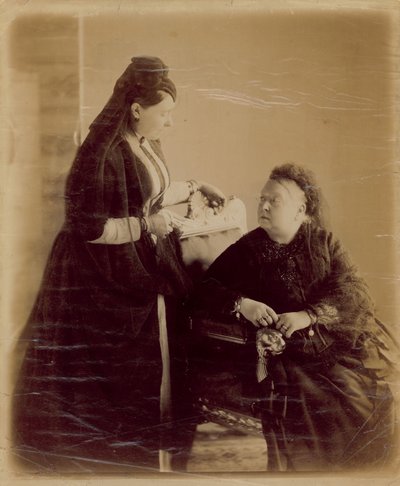 ビクトリア女王、着席 作： English Photographer