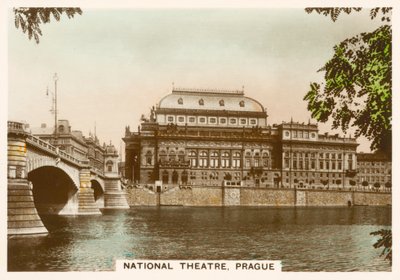 本物の写真、1939年頃：プラハ国立劇場（カラー写真） 作： English Photographer