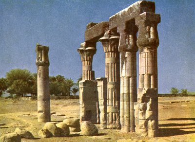 エジプト、メダムートの廃墟寺院 作： English Photographer