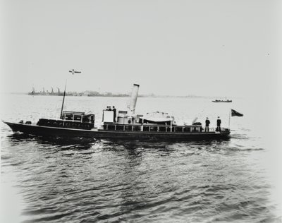 テムズ川の船、SSベアトリス、1898年 作： English Photographer