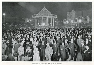 アールズコートの土曜の夜（モノクロ写真 作： English Photographer