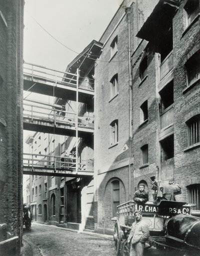 シャッドテムズ、ロンドン、1890 作： English Photographer