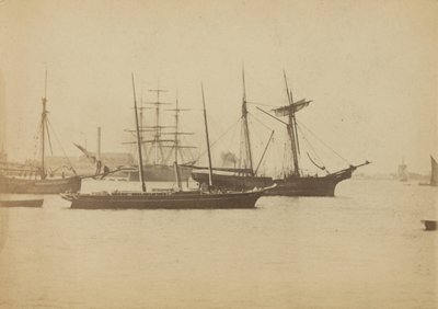 テムズ川の船とボート 作： English Photographer