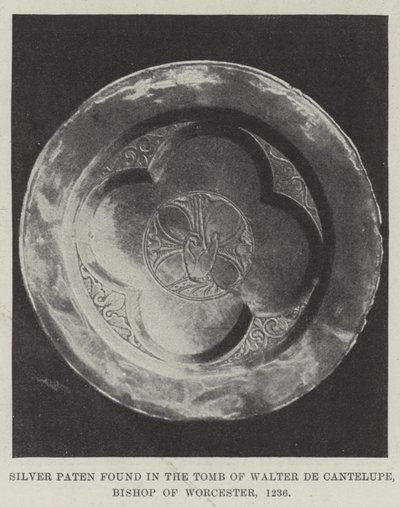 1236年、ウスターの司教、ウォルター・デ・カンテルペの墓で発見されたシルバー・パテン 作： English Photographer
