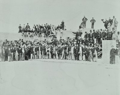 サザンアウトフォール下水道、交差：現場の要人、1865 作： English Photographer