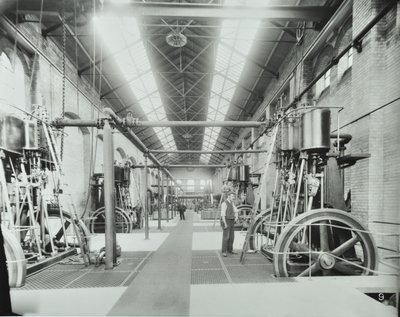サザンアウトフォール下水道、交差：エンジンハウスの内部、1894 作： English Photographer