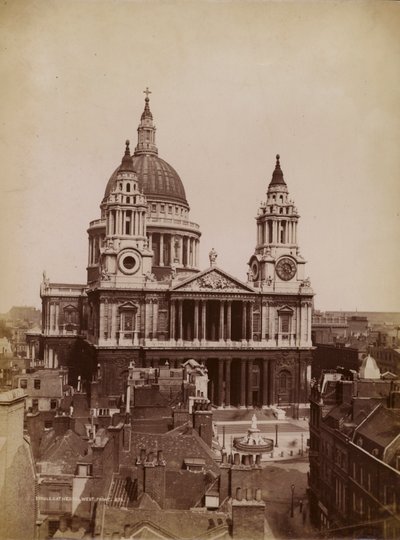 セント・ポール大聖堂、ロンドン、屋根の風景（モノクロ写真） 作： English Photographer