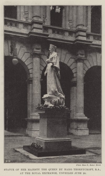 6月20日に発表された王立証券取引所でのHamo Thornycroft、RAの女王陛下の像 作： English Photographer
