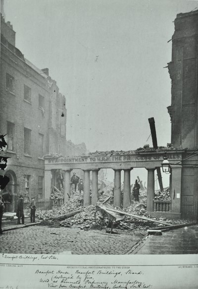 ウェストミンスターLBストランド：ビューフォートビル、火災による損傷、1890 作： English Photographer