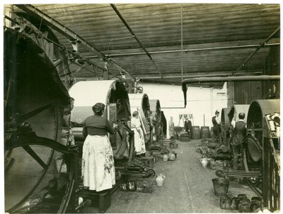 タペストリー印刷、ヒューズ工場第2、1923年 作： English Photographer