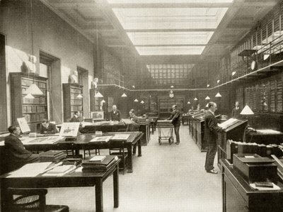 大英博物館の印刷室、1900年頃、ジョージベルウントソンズ発行のAlfred Whitmanによる「The Print-Collector&39;s Handbook」（1901年） 作： English Photographer