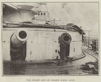 HMS Ajax搭載のバーストガン 作： English Photographer